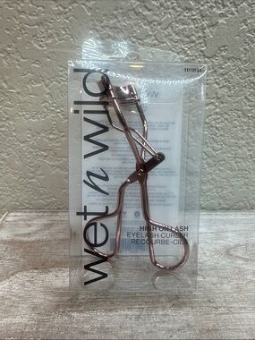 $5 🌙 Wet n Wild High On Lash Eyelash Curler - Rose Gold NEW